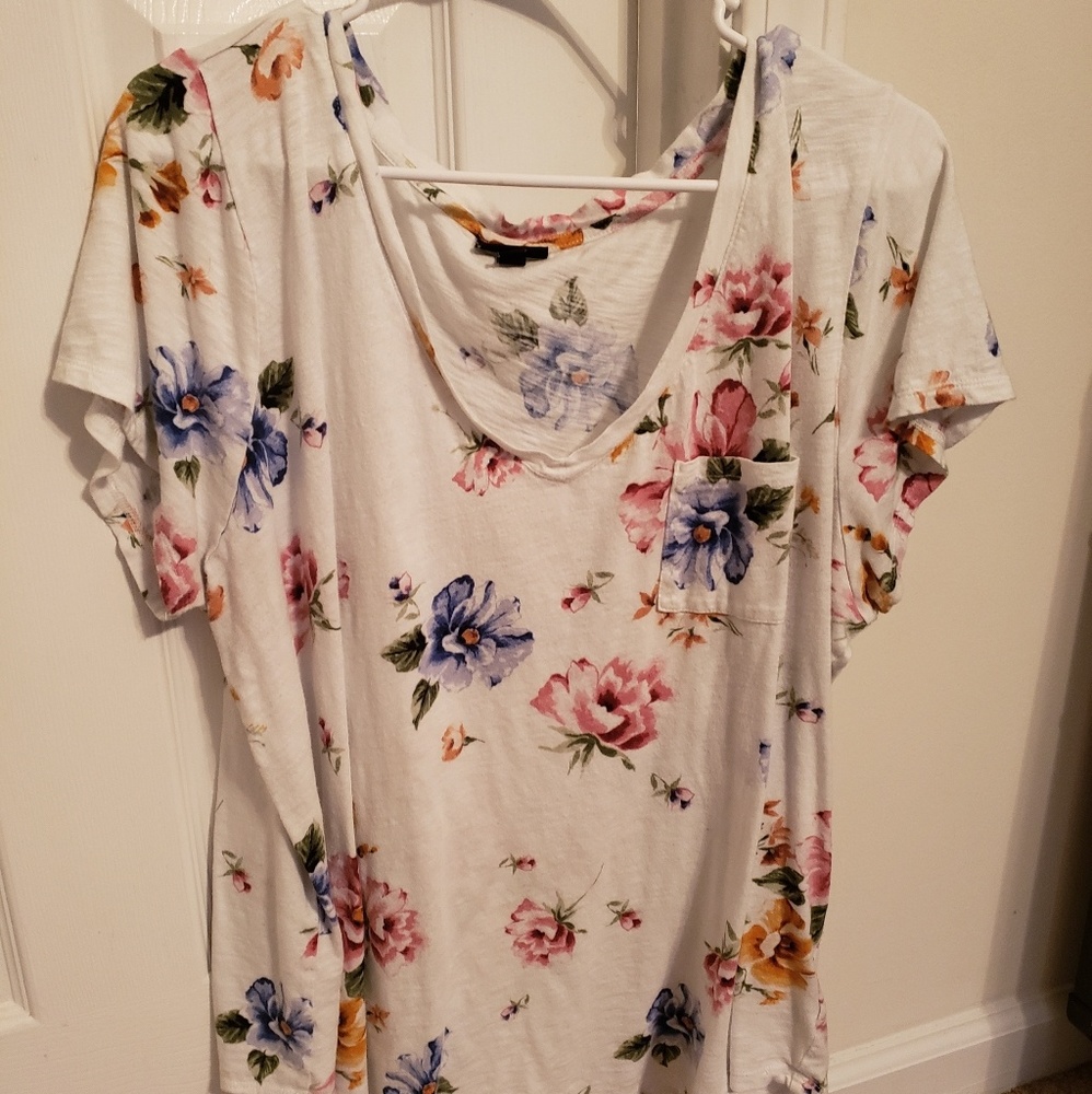 Torrid white floral tee